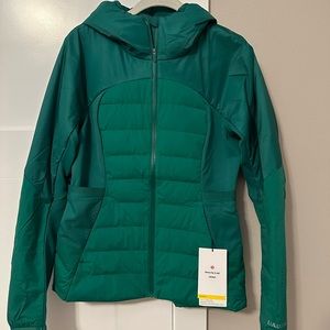 NWT Lululemon Down For It All jacket size 10 Raceway Green. Fits size 6/8